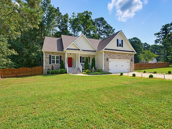 2nd image of 330 Carolina Oaks Ave