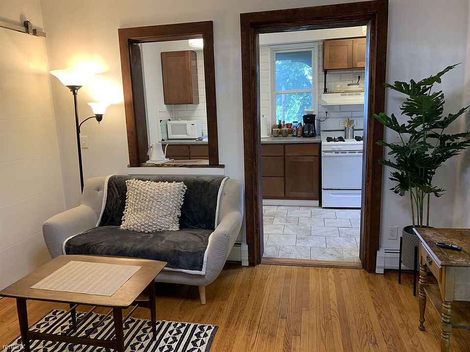 Living room to kitchen, 1