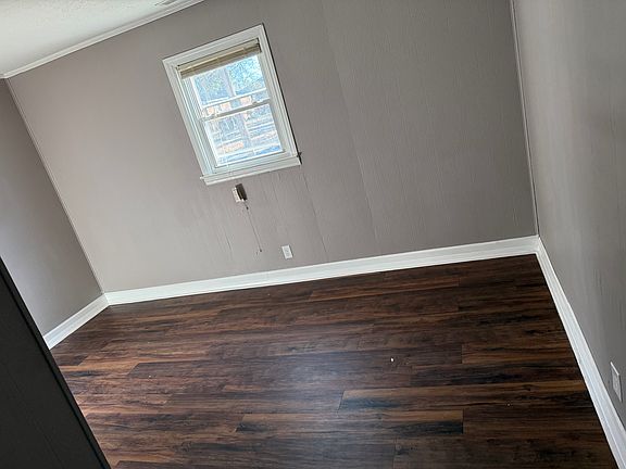 3rd image of 211 Olivia Ln