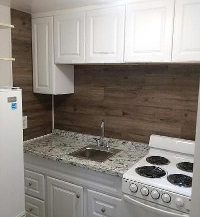 2nd image of 206 Spruce St E #2