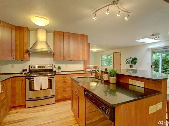 4th image of 6860 123rd Ave SE