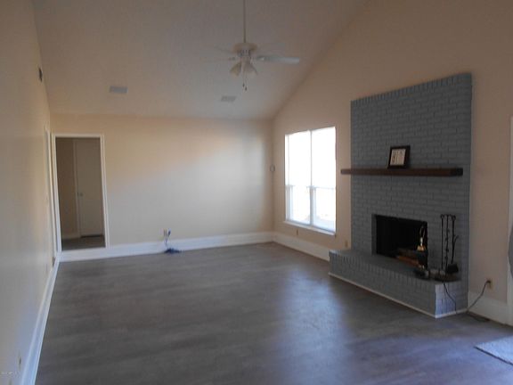 4th image of 3293 Laurel Grv S