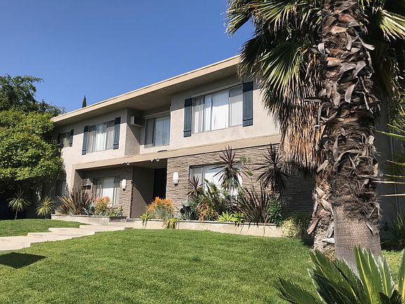 Completely Renovated & Remodeled CAL-RETRO PRIME NOHO 11 UNIT BUILDING W/PALM TREES ~ Located in Residential Neighborhood of Homes ~ Plenty of Parking & Walking distance to Buses, Parks~ Shops & Metro Restaurants~ Quiet Building ~ Long Term Residents