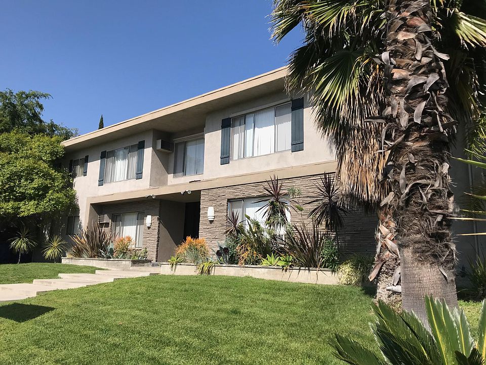 Completely Renovated & Remodeled CAL-RETRO PRIME NOHO 11 UNIT BUILDING W/PALM TREES ~ Located in Residential Neighborhood~ Plenty of Parking & Walking distance to Buses, Parks~ Shops & Restaurants~Metro!
