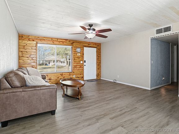 4th image of 920 Washington Ave