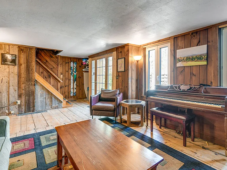 1072 Route 100 — Photo 28