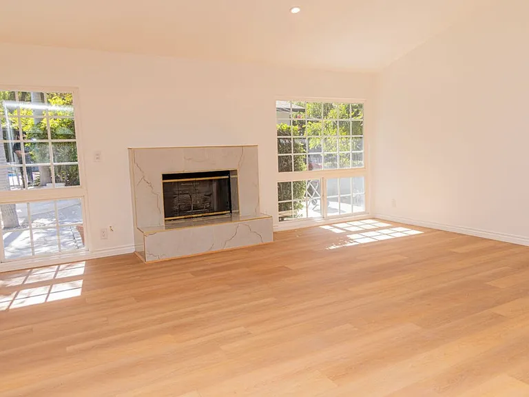 24316 Burbank Blvd — Photo 34