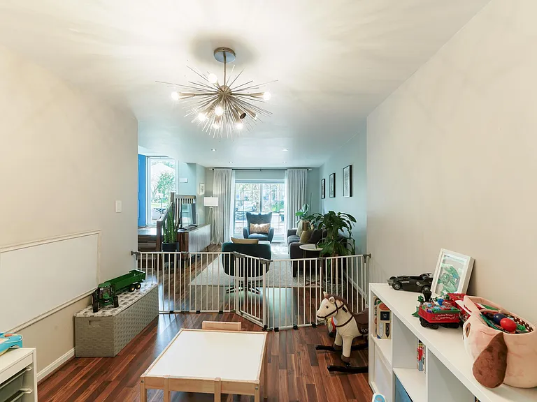 1527 Casino Cir — Photo 10