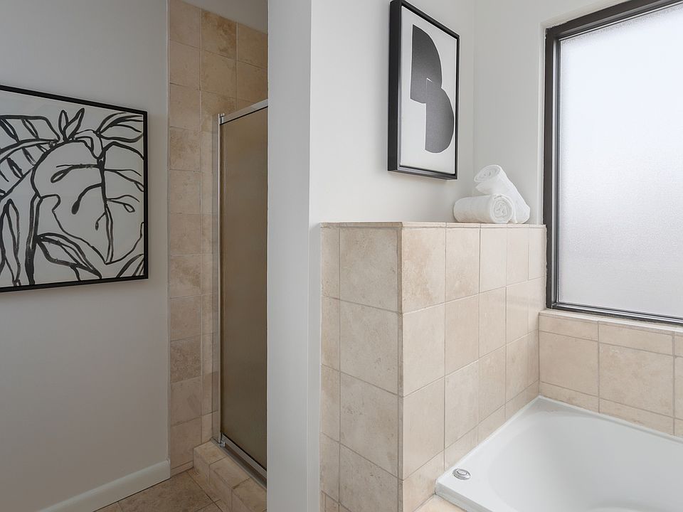 1st image of 1137 N Wood St #D2