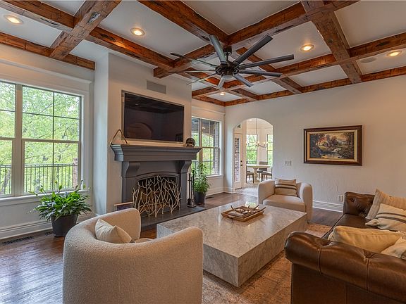 4th image of 1602 NE Chapel Hill Dr