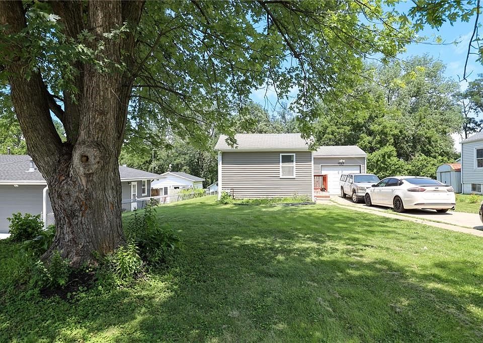 2nd image of 1002 King Ave