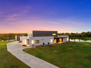 356 Bold Springs Ct, West, TX 76691