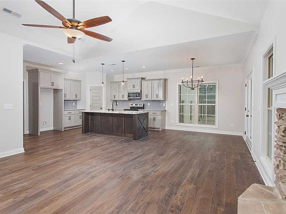 3rd image of 482 Valley Point Ct