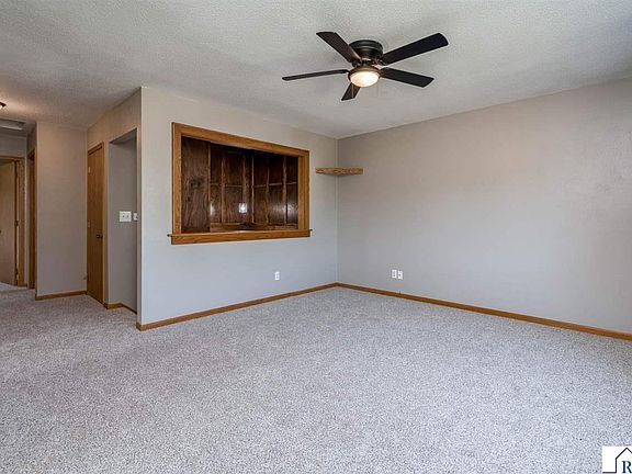 4th image of 1655 Valley View Dr