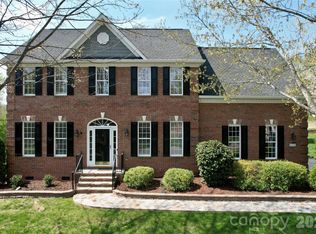 8224 Glamorgan Ln, Matthews, NC 28104