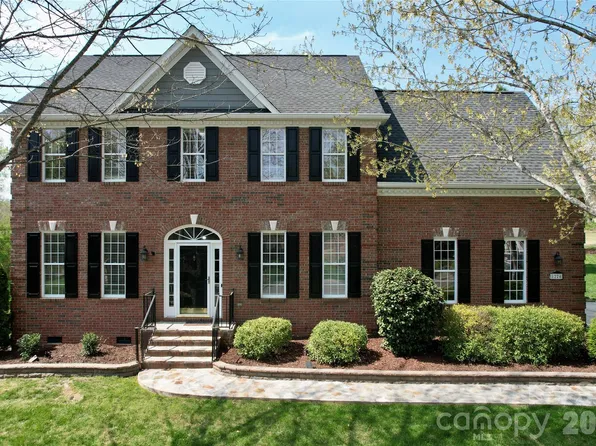 8224 Glamorgan Ln, Matthews, NC 28104
