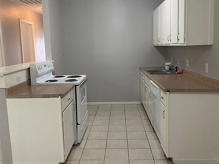 1906 San Rafael St — Photo 3