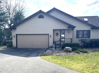 1151 Surrey Point Dr SE, Warren, OH 44484