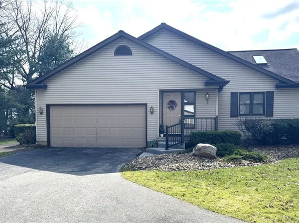1151 Surrey Point Dr SE, Warren, OH 44484