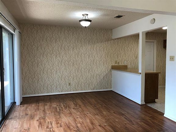 3rd image of 2303 Garden Park Ct