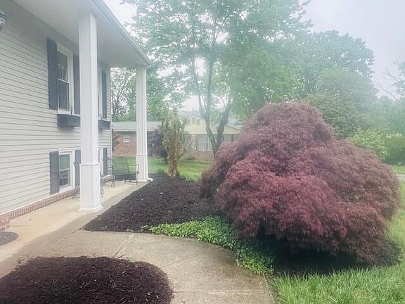 2nd image of 1365 Lilac Ln