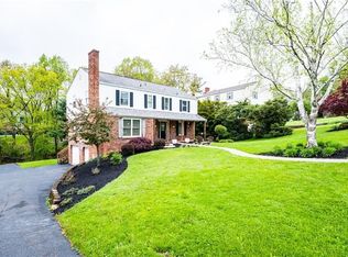 100 Essex Knoll Dr, Coraopolis, PA 15108