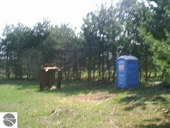 3rd image of 8557 Starvation Lake Rd NE