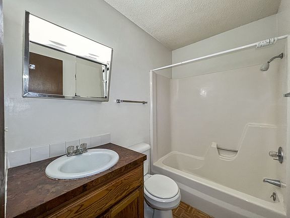5th image of 626 S 16th St #37