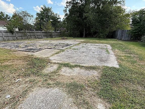 5th image of 1909 Texoma St
