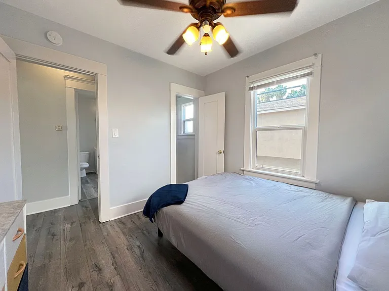 1153 E Appleton St — Photo 17