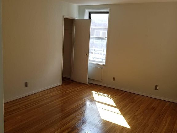 3rd image of 13720 45th Ave APT 3W