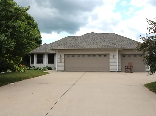 1524 Creek Ln, Northfield, MN 55057