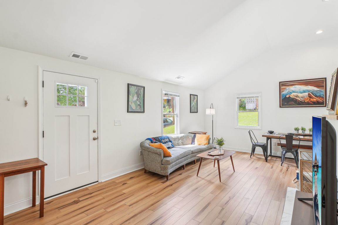 Dunstan Ave-0904-005.jpg
