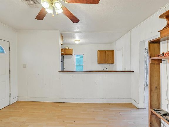 4th image of 719 N Walker Ave