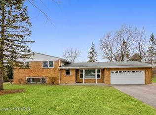 21236 N Crestview Dr, Barrington, IL 60010