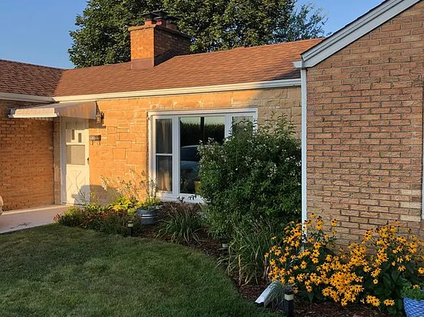 1113 Henry St, Peru, IL 61354