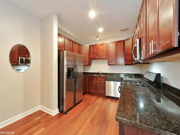 3207 W George St APT 2, Chicago, IL 60618