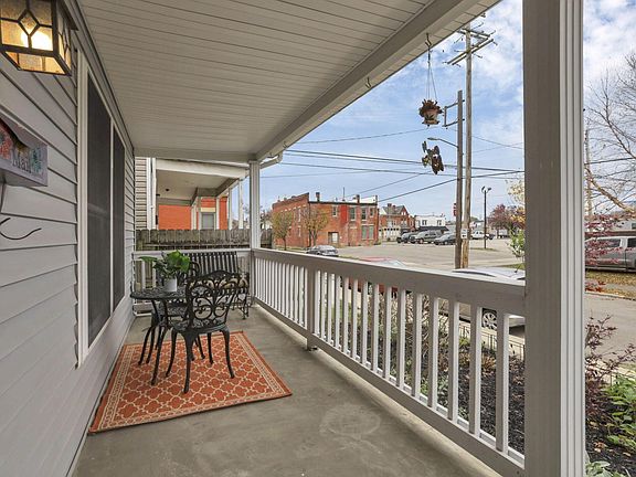 4th image of 33 Hawkes Ave