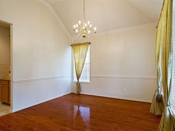 4th image of 3622 Mackenzie Ln