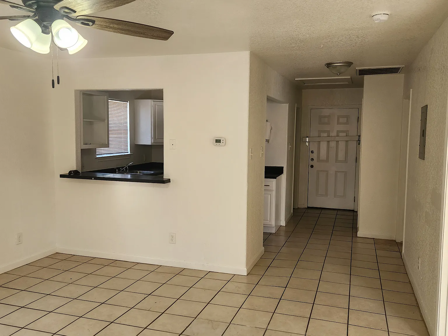 606 S Chupaderas St — Photo 2