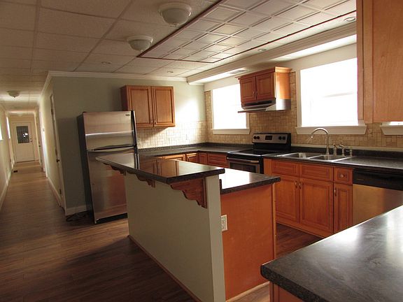 4th image of 318 N Main St