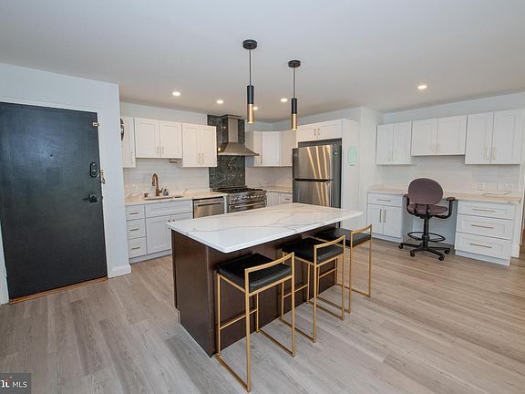 3rd image of 100 West Ave #206