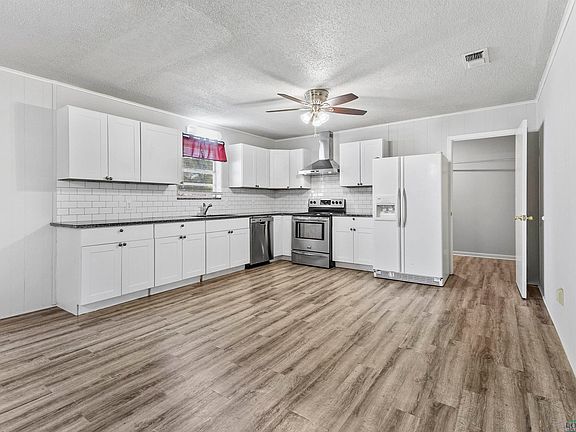 2nd image of 2804 Amberwood Dr