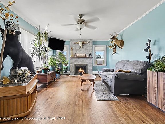 5th image of 3980 N Main St