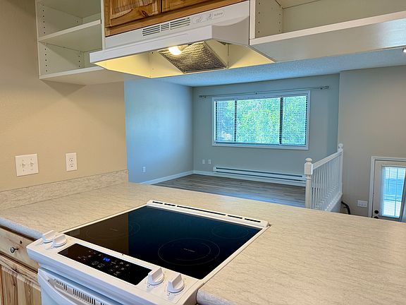 New range opposite breakfast bar