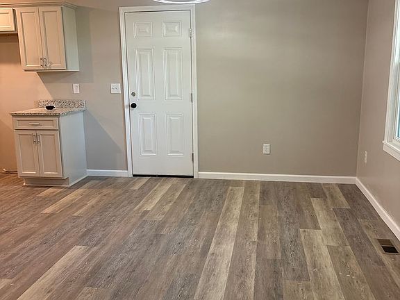 2nd image of 542 Lexington Dr