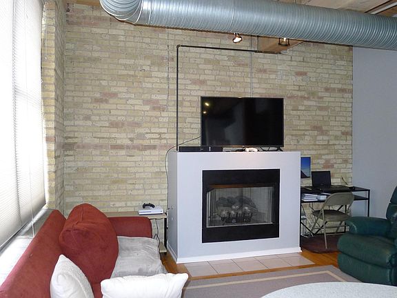 5th image of 2911 N Western Ave APT 201