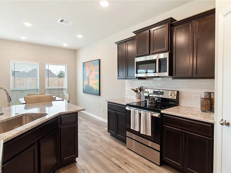 5322 Lyle Pl — Photo 8