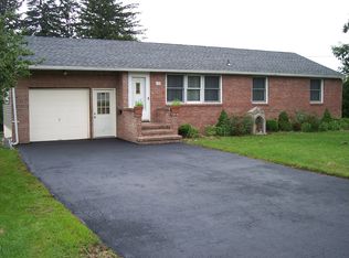 102 Walton Rd, North Syracuse, NY 13212
