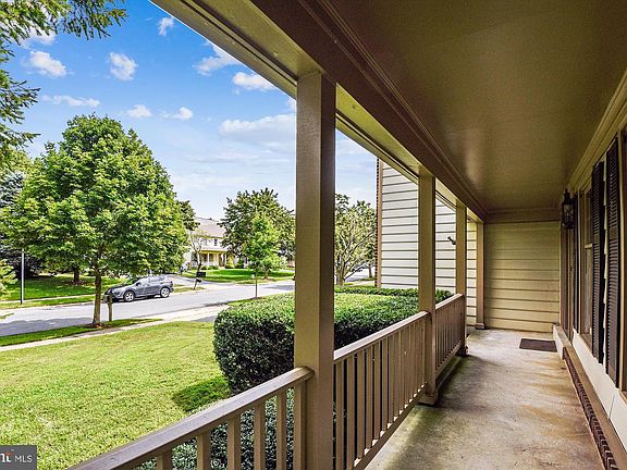 5th image of 1008 Willowleaf Way